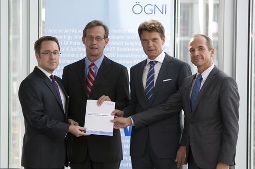 V.l.: Philipp Kaufmann (ÖGNI), Gerald Beck (Raiffeisen evoulution), Peter Krammer (STRABAG), Mario Rabitsch (STRABAG)