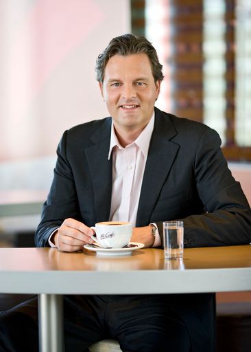 Andreas Schwerla, Managing Director McDonald's Österreich, freut sich über den Erfolg des McCafé.