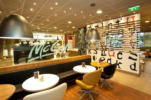 Vorschau Bild von Im McCafé  können die Gäste können Kaffeespezialitäten in ansprechendem Ambiente und entspannter Atmosphäre genießen.