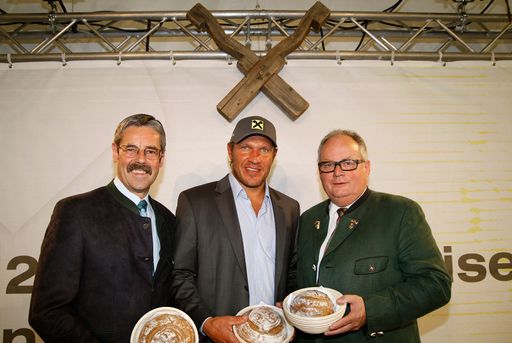 Generaldirektor Mag. Erwin Hameseder, RLB NÖ-Wien; Hermann Maier; Raiffeisen Generalanwalt Dr. Christian Konrad.