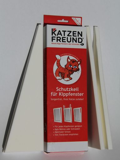 Vorschau Bild von Das sogenannte Kippfenster-Syndrom ist eine der häufigsten Todesursachen bei Hauskatzen in Österreich. Der neue, einfach anzuwendende Schutzkeil Katzenfreund(R) schützt Katzen vor dieser Gefahr.