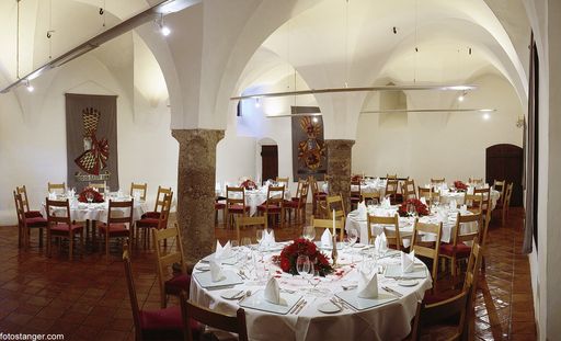 Vorschau Bild von SALZRAUM.Hall eventlocations stellt entsprechend der Kundenwünsche individuelle Pakete zusammen und bietet den idealen Rahmen für gelungene Feiern