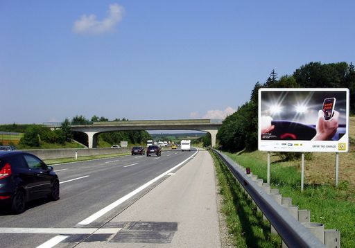 Affichierung des Siegerplakates 2011 an der A1 Westautobahn, Fahrtrichtung Westen, km 143,8 bei Haag/St. Valentin.