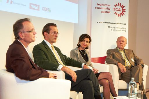 Vorschau Bild von Tourismus: Schlüsselbranche oder Stiefkind? Am Podium der 3. Veranstaltung der TCA diskutierten v.l.n.r.: Thomas Karabaczek (APA-Austria Presse Agentur), Christopher Norden (T.A.I. Tourist Austria & International), Renate Danler (HOFBURG Vienna, Kongresszentrum) und Helmut Peter (Romantikhotel Im Weissen Rössl, St. Wolfgang).