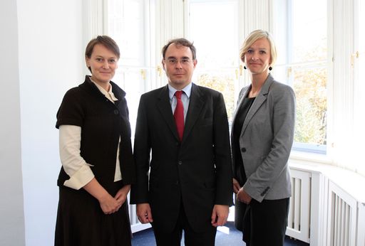  School of Excellence, im Bild v.l.n.r.: Andrea Miskolczi, Projektleiterin School of Excellence; Richard Wolf, Partner; Barbara Gerzer, Head of Human Resources Wolf Theiss
