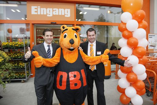 Vorschau Bild von Geschäftsführer OBI Dieter Messner und Marktleiter Markus Jäger präsentieren stolz den neuen OBI Bau-und Heimwerkermarkt Graz-Nord. Im Bild v.l.n.r.: Dieter Messner, Geschäftsführer (AT, SLO, HR, BIH), Markus Jäger, Marktleiter OBI Graz-Nord