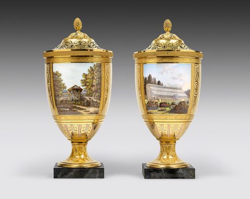 Historisch hoch bedeutendes Paar Brúle Parfume-Vasen mit Veduten, KPM-Berlin, unterglasurblaue Zeptermarke, blaue Malermarke 1803-1813 versteigert für Euro 455.800