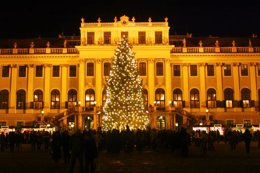 18. Kultur- und Weihnachtsmarkt und 2. Neujahrsmarkt in Schloß Schönbrunn.