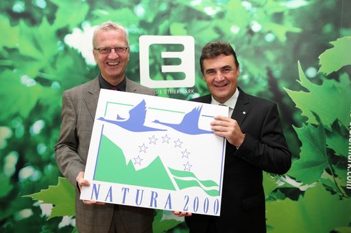 Foto (honorarfrei): Vorstandssprecher Oswin Kois (li.) und Initiator Dieter Schwarz freuen sich über die Auszeichnung als "Natura 2000-Partner"