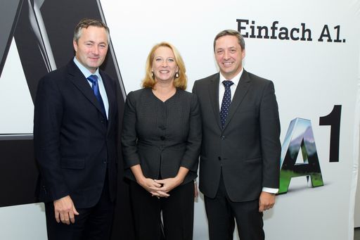 Hannes Ametsreiter, Generaldirektor A1 und Telekom Austria Group, Doris Bures, Bundesministerin für Verkehr, Innovation und Technologie, und Walter Goldenits, A1 Vorstand Technik, bei der Präsentation des A1 Breitbandplans