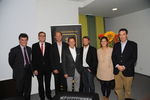 im Bild v.l.n.r.: Mag. Heimo Hammer (Geschäftsführer, Kraftwerk-Agentur für neue Kommunikation, Winpin), Mag. Thomas Kralinger (Geschäftsführer, Mediaprint, Telekurier Online Medien), 
Dr. Hans G. Zeger (Obmann, ARGE DATEN - Österreichische Gesellschaft für Datenschutz), KR Karl Javurek (Generaldirektor, Gewista Urban Media), Kurt Kaiser, Msc. (Geschäftsführer Volksbank Marketing),
Mesi Tötschinger (Chefredakteurin, News.at), Clemens Coudenhove
(stv. Chefredakteur, Horizont.at)