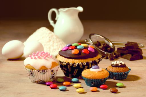 Vorschau Bild von Revolution am Keksteller mit Muffins und Tartes: Die mit fröhlichen Designs bedruckten Toppits Muffin-Cups ersetzen durch ihre Stabilität die speziellen Muffin-Bleche.