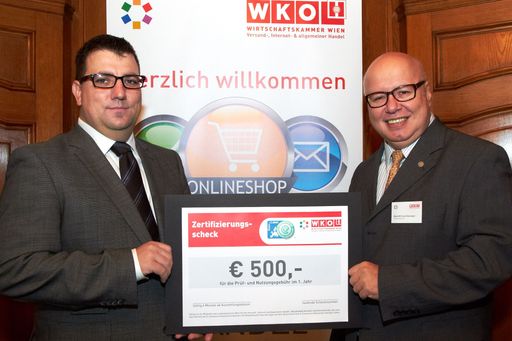  http://www.apa-fotoservice.at/galerie/2389/
Im Bild v.l.n.r. Jürgen H. Gangoly (Vorsitzender des Österreichischen E-Commerce-Gütezeichen) und KommR Ing. Ernst Steininger (Obmann des Berufszweigs Versand- und Internethandel der Wirtschaftskammer Wien)