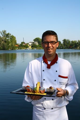  Johann Schwarz, Küchenchef im Restaurant UNO, am Steg des ARCOTEL Kaiserwasser.