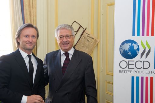 Im Bild v.l.n.r.: Mag. Thomas Kloibhofer, CCC Gründer und Vorstandsvorsitzender; Wolfgang Petritsch, österr. Botschafter bei der OECD.