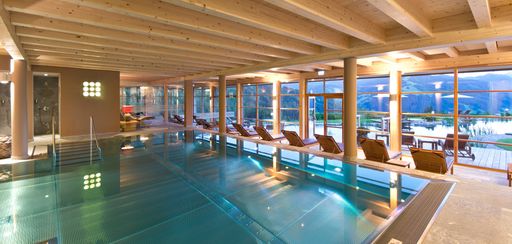 Im Dezember 2010 setzten die Architekten Herwig und Andrea Ronacher gemeinsam mit Haustechnikplaner Herrn Franz Kramer im Hotel Edelweiss in Wagrain den ersten in Österreich geplanten und ausgeführten Wellnesszubau in Passivhausbauweise um. Dieses einzigartige Konzept wurde nun mit dem Energy Globe Award ausgezeichnet.