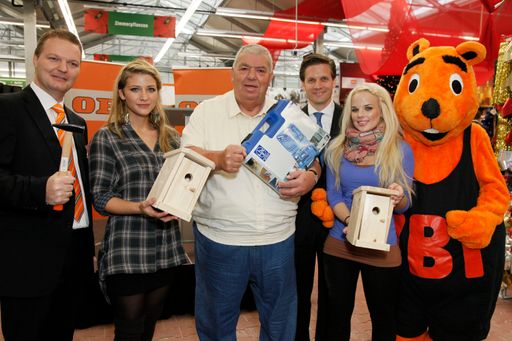 Vorschau Bild von OBI Heimwerkermarkt Graz-Ost eröffnet: Promi Heimwerker-Team Otto Wanz gewinnt einen OBI Werkzeugkoffer.