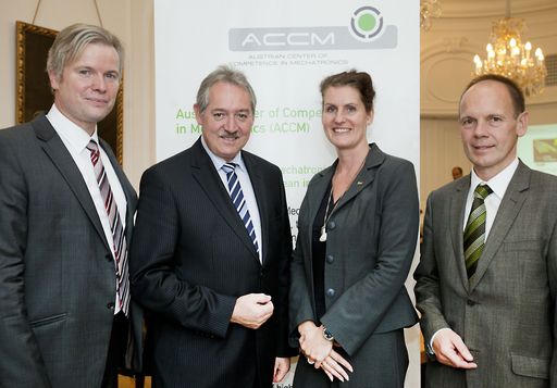 http://www.apa-fotoservice.at/galerie/2426/
Im Bild v.l.n.r.: DI Dr. Markus Brummayer (Gf ACCM), KommR Viktor Sigl (Wirtschafts-Landesrat OÖ), Univ.Prof.Dr.Gabriele Kotsis (Vizerektorin Johannes Kepler Universität Linz), DI Gerald Schatz (Gf ACCM)