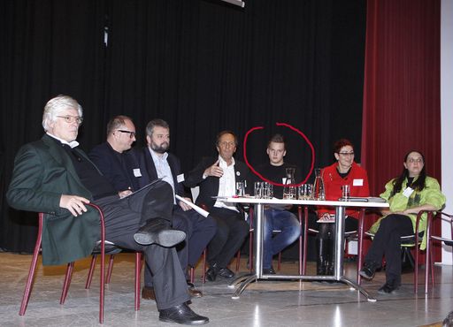  Pinter bei der Präsentation der Ergebnisse des Redaktionsteams