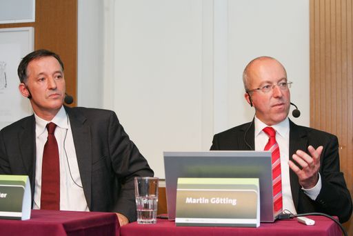  http://www.apa-fotoservice.at/galerie/2440/
Im Bild v.l.n.r.: Dr. Thomas Muster (Chief Executive Officer and Chief Scientific Officer, Avir Green Hills Biotechnology AG) und Martin Götting (Chief Business Officer, Avir Green Hills Biotechnology AG)