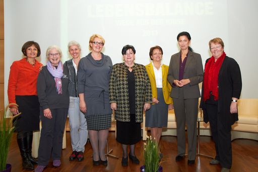  http://www.apa-fotoservice.at/galerie/2444/
"Lebensbalance:Wege aus der Krise" lockte am 4. und 5. Nov. mehr als 3200 Interessierte zur "Gesundheit für Sie 2011"