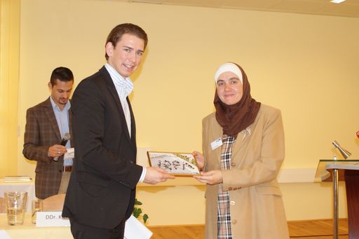  Mag.a Amena Shakir, Leiterin der IRPA (rechts) und Sebastian Kurz, Staatssekretärs für Integration (links)