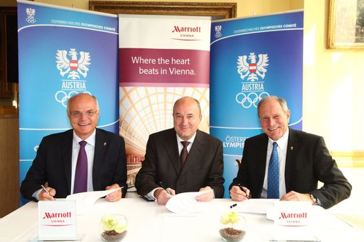  http://www.apa-fotoservice.at/galerie/2446
Im Bild v.l.n.r.: Im Bild vlnr.: Dr. Karl Stoss (ÖOC-Präsident), Dieter Fenz (General Manager Vienna Marriott Hotel), Dr. Peter Mennel (ÖOC-Generalsekretär)
