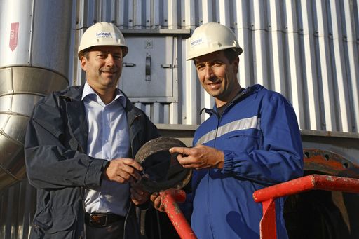 Vorschau Bild von Im Bild v.l.n.r.: DI Dr. Kurt Maier (CEO Zellstoff Pöls AG), Ing. Harald Trummer (Leiter der Instandhaltung)