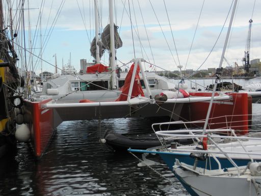 Vorschau Bild von Katamaran im Hafen von Saint Malo, Frankreich