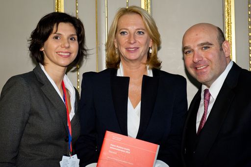 FBA Infrastrukturreport 2012 von den Autoren David Ungar-Klein und Mag. (FH) Kathrin Kornfeld and Frau Bundesministerin Doris Bures überreicht