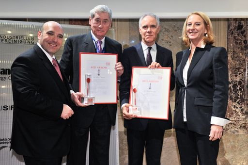 David Ungar-Klein, Dr. Hannes Androsch, Dr. Moritz Leuenberger, BM Doris Bures: Bundesministerin Doris Bures überreicht den Infrastrukturaward RED ARROW an Dr. Hannes Androsch und Dr. Moritz Leuenberger