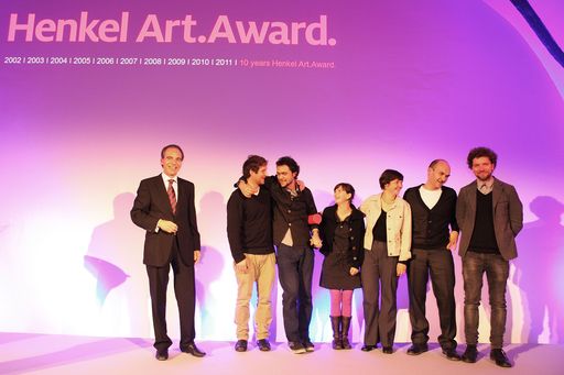  http://www.apa-fotoservice.at/galerie/2461
Im Bild v.l.n.r.: Günter Thumser (Präsident der Henkel Central Eastern Europe), Istvan Ist Huzjan, David Ter-Oganyan (Gewinner des Henkel Art.Award. 2011), Cristina David, Yulia Kostereva, Yuriy Kruchak, Kriss Salmanis (die Nominierten)