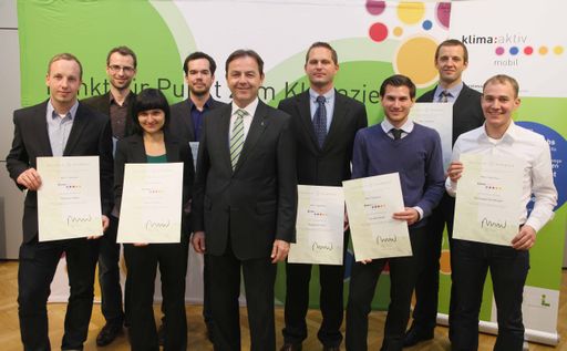 http://www.apa-fotoservice.at/galerie/2471
Umweltminister Berlakovich übergibt Mikro-Stipendien für wissenschaftliche Arbeiten zu klimaschonender Mobilität.
