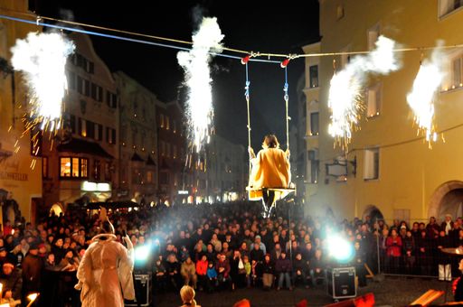 Ganz still, besinnlich und fernab von vorweihnachtlicher Hektik öffnet der Rattenberger Advent wieder an den Adventsamstag seine Tore.