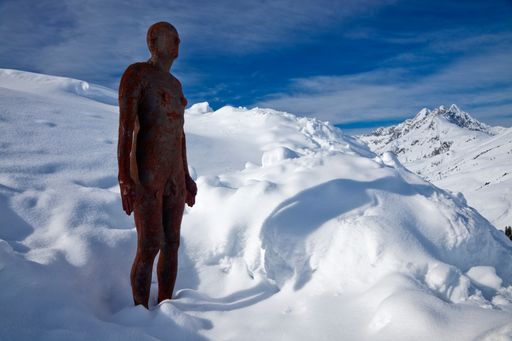  Antony Gormley, Horizon Field, August 2010 - April 2012. Eine Landschaftsinstallation im alpinen Hochgebirge Vorarlbergs, Österreich, 100 lebensgroße Abgüsse eines menschlichen Körpers aus massivem Gusseisen, verteilt über ein Gebiet von 150 Quadratkilometern (Detailaufnahme)..Presented by Kunsthaus Bregenz.