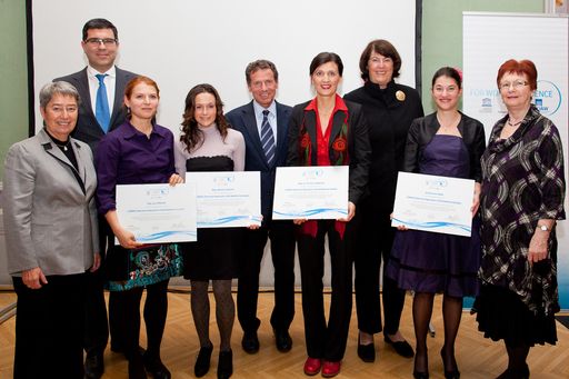 "For Women in Science" - Minister Töchterle verlieh gemeinsam mit L`Oréal Stipendien an vier Nachwuchs-Forscherinnen