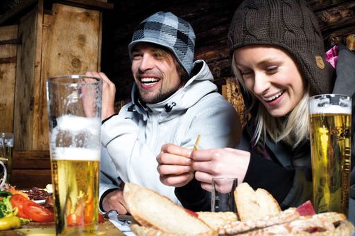 Vorschau Bild von Viel Spaß und köstliche Tiroler Schmankerl gibt's während des Genuss-Ski-Openings bei der musikalischen Hütten-Ralley von Obergurgl.