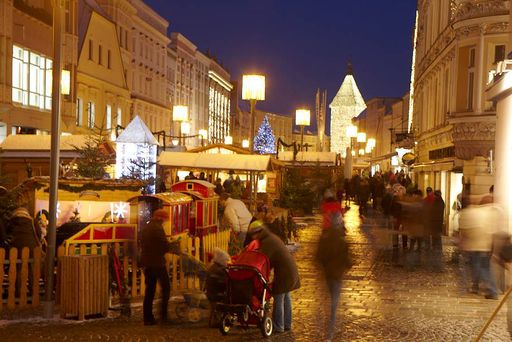 Stimmungsvolle Bergweihnacht am Stadtplatz in Wels