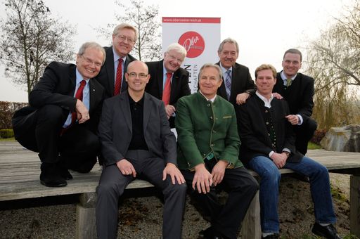 Im Bild die neugewählten Vertreter der regionalen Tourismuskonferenzen mit (vlnr.): Mag. Karl Pramendorfer (OÖ. Tourismus), LTPräs. Friedrich Bernhofer (Donau), Bgm. Bernhard Hain (Mühlviertel), BSO Johann Schenner (Vorsitzender des Landes-Tourismusrates OÖ), KommR Johann Panhuber (Salzkammergut), LR KommR Viktor Sigl, Mag. Hannes Gadermair (Inn- und Hausruckviertler Thermenland), Rainer Rohregger, MBA (Nationalpark Region).