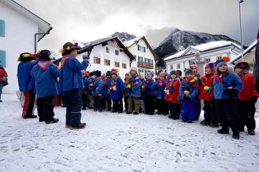 Gelebte Kultur, wie hier am Chalandamarz, zeichnet die Ferienregion Engadin Scuol Samnaun aus.