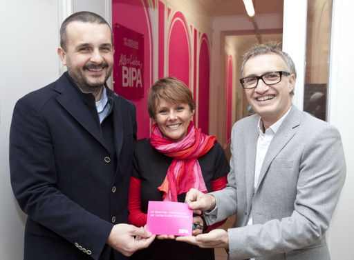 http://www.apa-fotoservice.at/galerie/2508/
v.l.n.r. BIPA Geschäftsführer Hubert Sauer, Hausleiterin Mag. Claudia Amsz und Werner Binnensteinstein-Bachstein, Generalsekretär der Caritas der Erzdiözese Wien