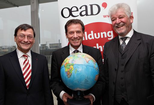  http://www.apa-fotoservice.at/galerie/2502/
Jubiläumsstipendium - Der OeAD setzt ein Zeichen für die Internationalisierung von Bildung in Österreich.