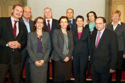 http://www.apa-fotoservice.at/galerie/2504/
im Bild v.l.n.r. Chefarzt Prim. Dr. Georg Psota (Psychosozialer Dienst Wien), Univ. Prof. Dr. Bernhard Schwarz (Zentrum für Public Health, Medizinische Universität Wien), Univ.-Prof. Dr. Ursula Wiedermann-Schmidt (ISTPM, Medizinische Universität Wien), Rudolf Hundstorfer (Bundesminister Bundesministerium für Arbeit, Soziales und Konsumentenschutz), Priv. Doz. Dr. Pamela Rendi-Wagner (Sektionsleiterin Bundesministerium für Gesundheit), OA Dr. Milen Minkov (St. Anna Kinderspital), Mag. Sonja Wehsely (Stadträtin für Gesundheit und Soziales), Univ. Prof. Dr. Christiane Druml (Vizerektorin für klinische Angelegenheiten, Medizinische Universität Wien), Univ.-Prof. Dr. Thomas Szekeres (Ärztekammer Wien) und Annette Scheiner (Moderation, Journalistin)