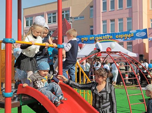 Vorschau Bild von Jelena Baturina liegen Kinder und Jugendliche am Herzen. Sie sind die Zukunft, die gefördert werden muss. Sie unterstützt weltweite Charityprojekte und engagiert sich für kulturelle und sportliche Events. Sie selbst ist begeisterte Golferin.