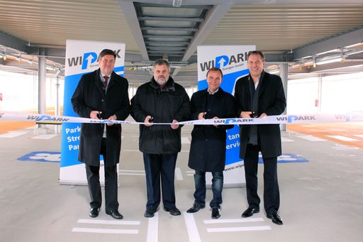 Manfred Wurm (Bezirksvorsteher 23. Bezirk), Karlheinz Hora (Gemeinderat und stv. Vorsitzender des Stadtentwicklungs- und Verkehrsausschusses des Wiener Landtages), Gerald Bischof (Bezirksvorsteher-Stellvertreter 23. Bezirk), DI Werner Böhm (WIPARK)