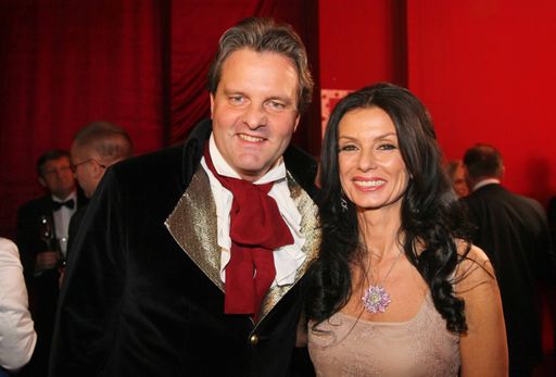  http://www.apa-fotoservice.at/galerie/2515 Andreas Schwerla, McDonald's Österreich Managing Director und Sonja Klima, Präsidentin der Ronald McDonald Kinderhilfe präsentierten die erste Ronald McDonald Kinderhilfe Gala