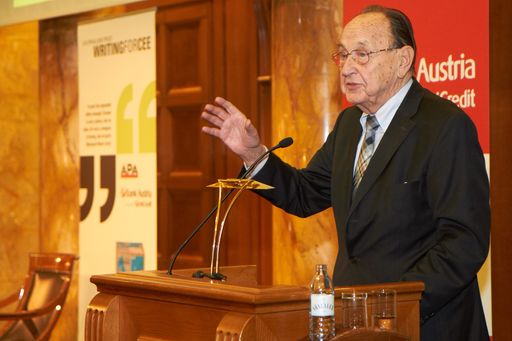 Vorschau Bild von Slowenin Meta Krese gewinnt Journalistenpreis "Writing for CEE 2011", Hans-Dietrich Genscher (langjähriger deutscher Außenminister) als Ehrengast der Preisverleihung "Writing for CEE 2011"