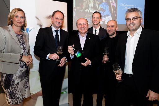 http://www.apa-fotoservice.at/galerie/2488/ vlnr.: Birgit Fenderl (ORF), Michael Franek (Vorstand Merkur), Herbert Toifl (GF Wegenstein), Markus Kogler (Managing Director Sky Bar), Manfred Zentner (tfactory), Oliver Sartena (GF Wein & Co)