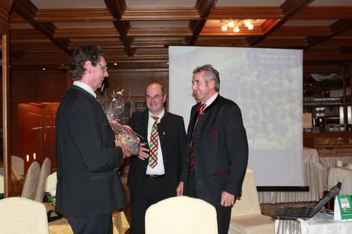 v.l.n.r.: Landesobmann Johann Hörtnagel, Landesgeschäftsführer Klaus Loukota, Festreferent Josef Falkner, Präsident der Tiroler Tourismusvereinigung (TTV)