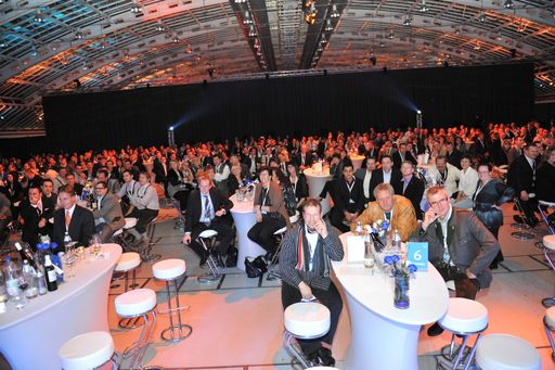 Vorschau Bild von Die Mannschaft der ÖAG füllt ganze Hallen. Österreichs stärkster Großhändler hier im Designcenter in Linz.